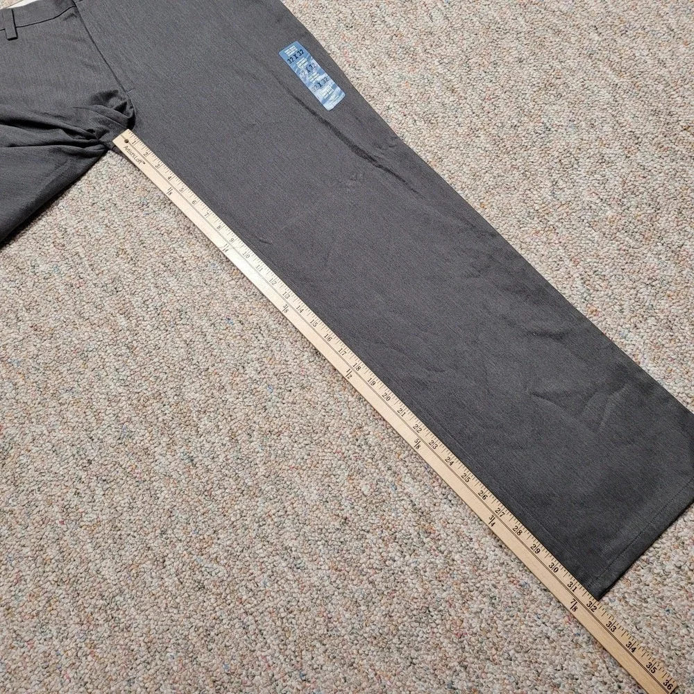 Dockers Pants Mens 32x32 Grey Easy Khaki Straight Fit Flat Front Slacks Prep New